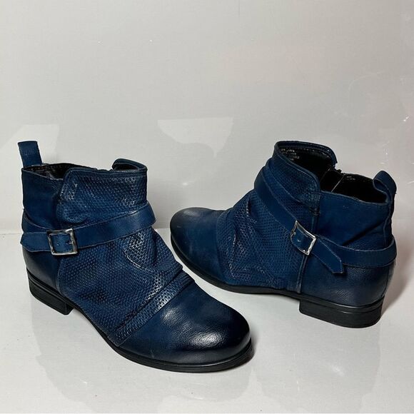 Miz Mooz Suzy Wide Width Leather Ankle Boots - Picture 3 of 8